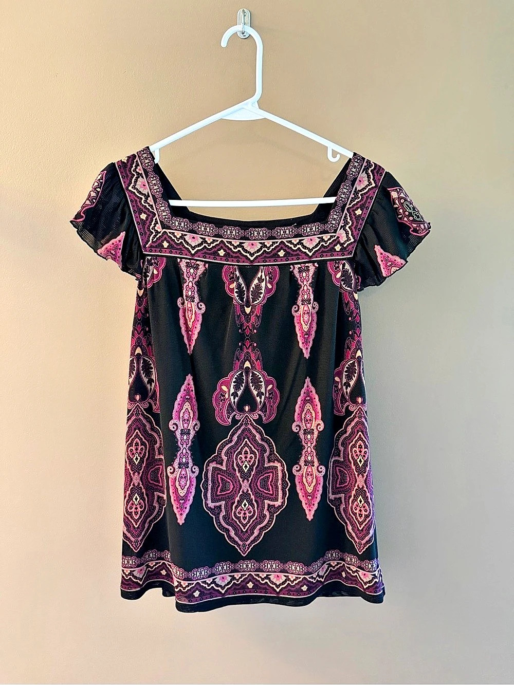 Axcess Geometric Print Tunic in Black & Pink